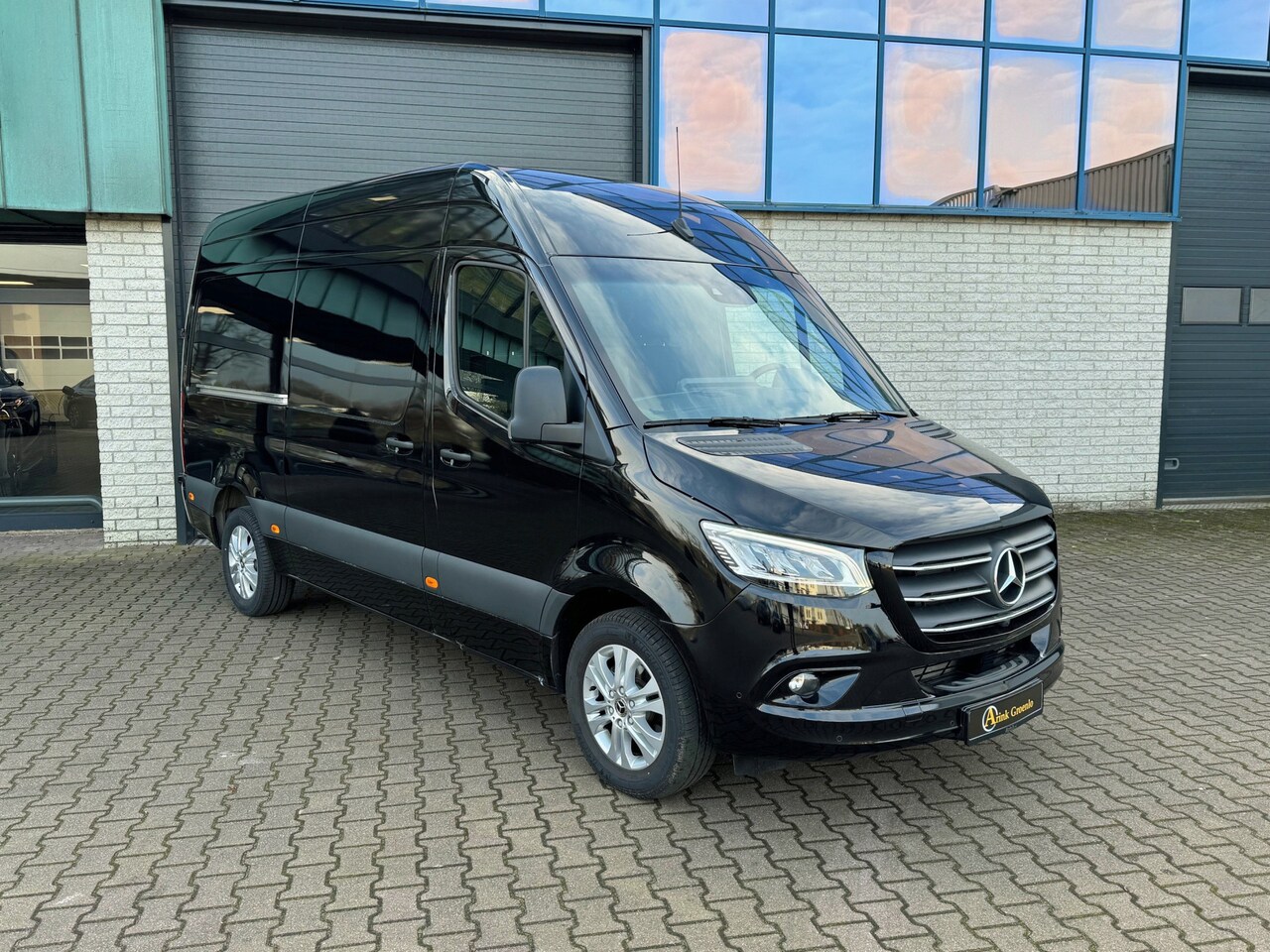 Mercedes-Benz Sprinter - 319 CDI L2H2 BPM vrij 9G-TRONIC LED MBUX10 360° DISTRONIC ALARM KL3 PDC 3.5T AHW COMPLEET - AutoWereld.nl