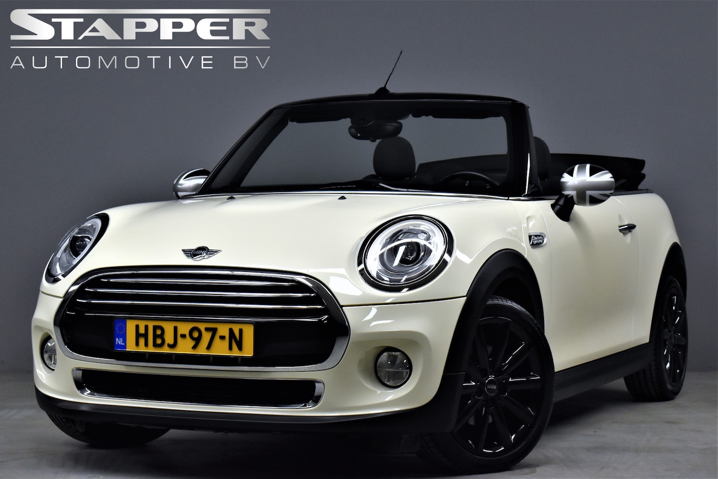 MINI Cabrio - Mini 1.5 136pk Cooper Pepper Serious Business Sportstoelen/Leer/Stoelverw./Led/Keyless/Nav - AutoWereld.nl