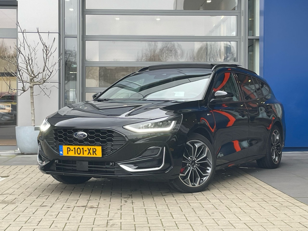 Ford Focus Wagon - 1.0 EcoBoost ST Line Vignale | 18'' | head-up | Leder | El. achterklep | - AutoWereld.nl