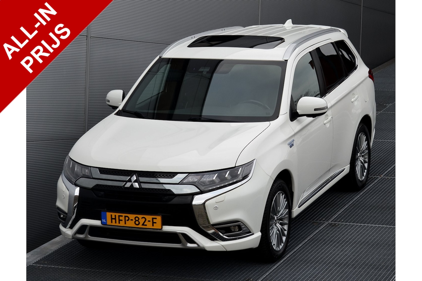 Mitsubishi Outlander - PHEV 2.4 INSTYLE 4WD | PLUG IN HYBRID | V2G | FULL OPTIONS | SCHUIFDAK | ADAPTIEF | TREKHA - AutoWereld.nl