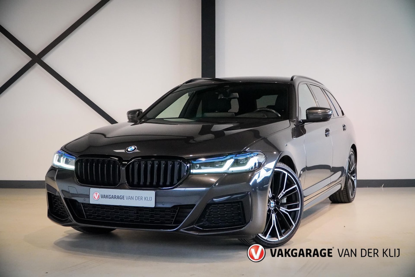 BMW 5-serie Touring - 540d xDrive M-Sport | Comfort Zetels | Laser | Trekhaak | Leder Dashboard | Soft Close | H - AutoWereld.nl