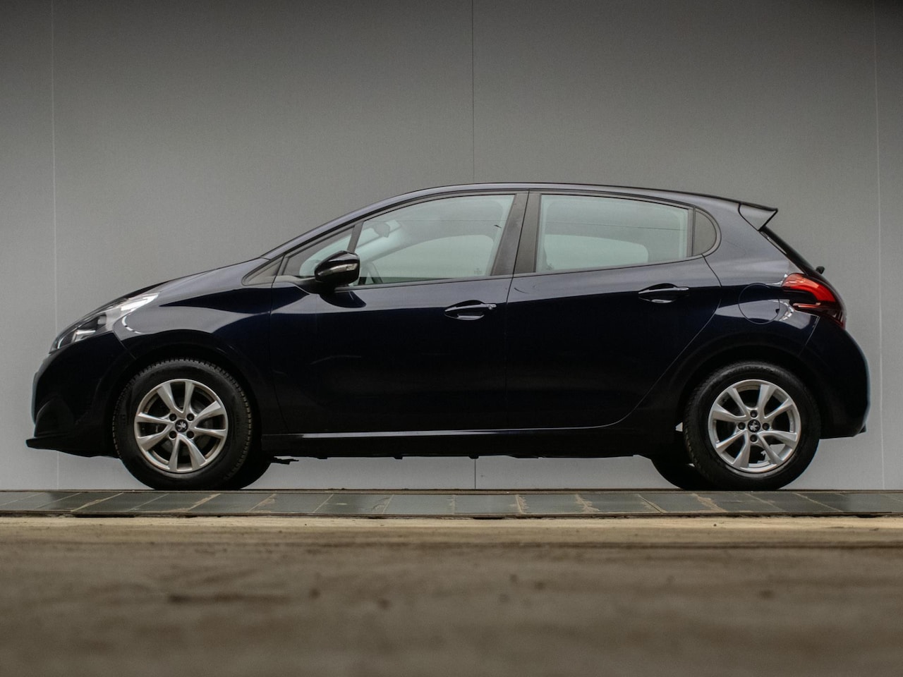 Peugeot 208 - 1.2 PureTech Blue Lion Sport (APPLE CARPLAY,NAVI,PDC,CRUISE,ELEKTRISCH PAKKET,LED,SPORTSTO - AutoWereld.nl