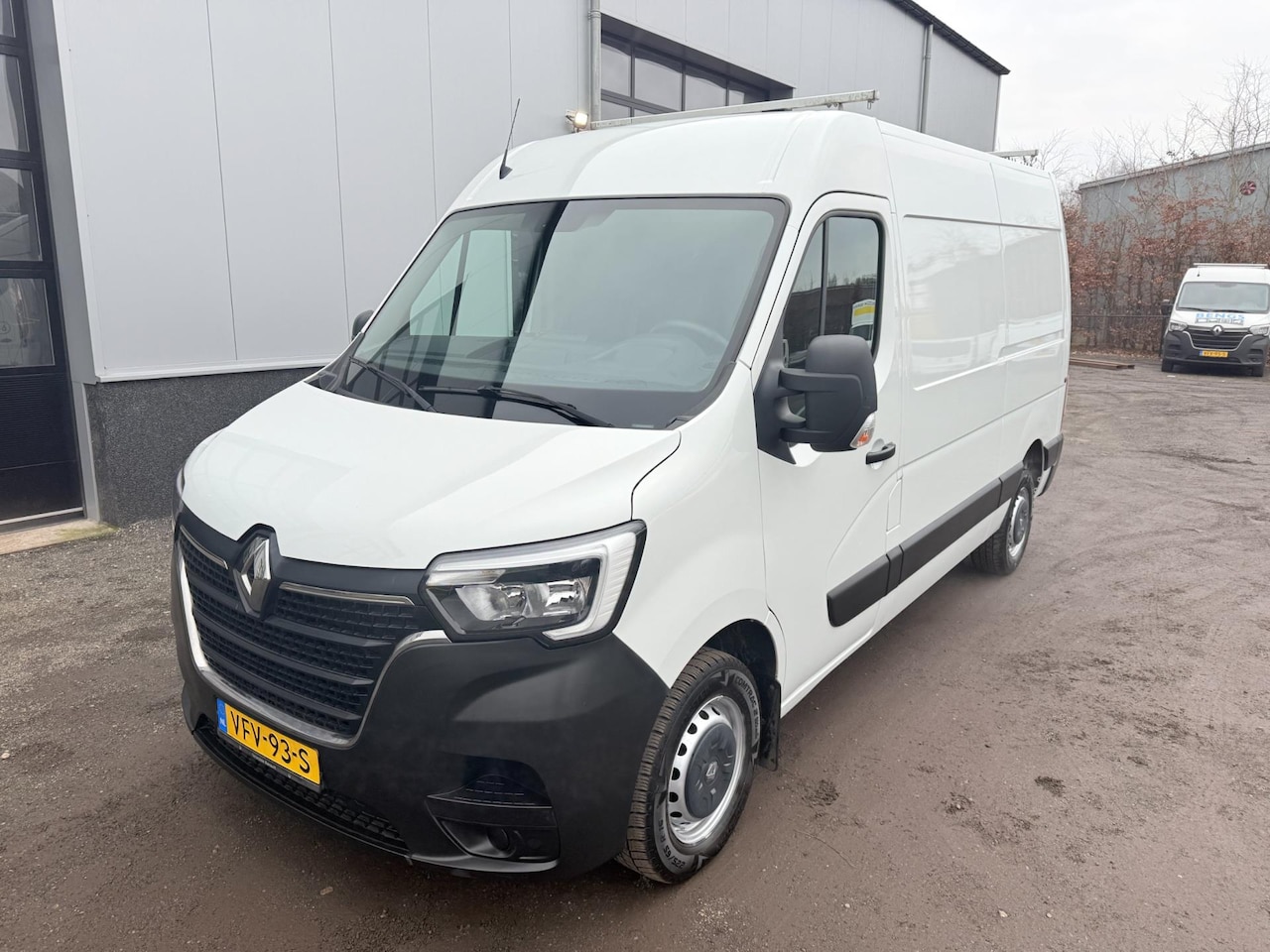 Renault Master - T35 2.3 dCi 150PK L2H2 3500KG Trekhaak / Navi / Cruise - AutoWereld.nl