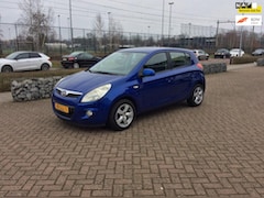 Hyundai i20 - 1.4i DynamicVersion - APK 2026 - Automaat - Airco - Lage KM Stand - Electr Ramen