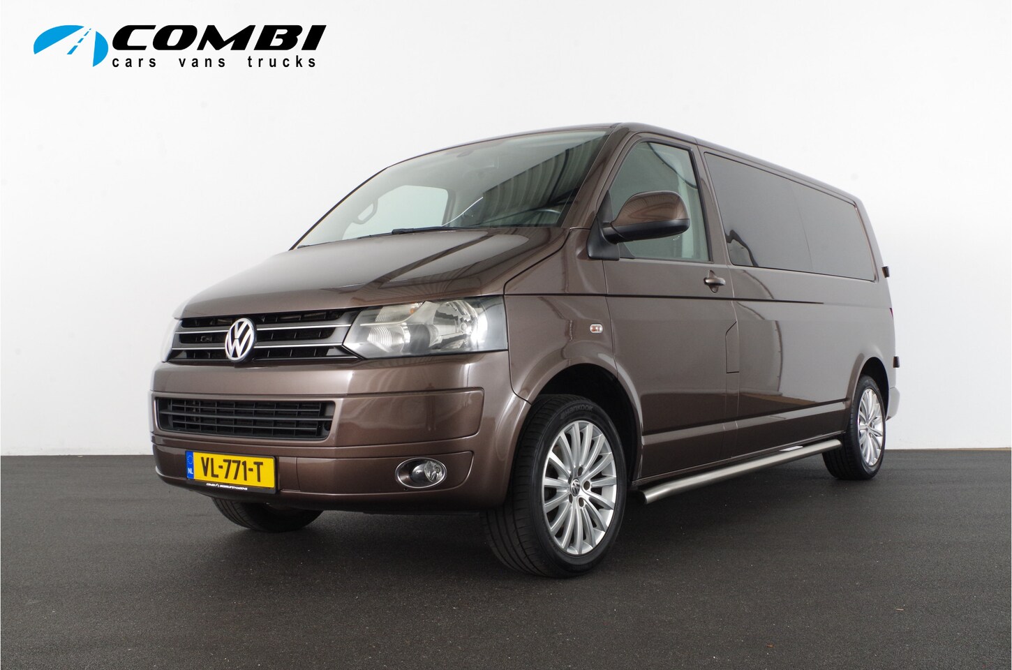 Volkswagen Transporter - 2.0 TDI BM L2H1 DC 180pk > in 2021 motor vervangen/gereviseerd | trekhaak | dubbele cabine - AutoWereld.nl