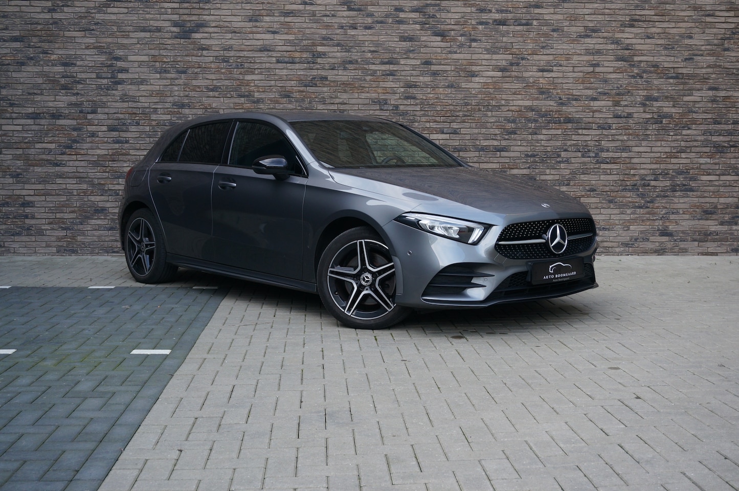 Mercedes-Benz A-klasse - 250 e AMG Line Camera MBUX Widescreen Carplay Rode Stiksels - AutoWereld.nl