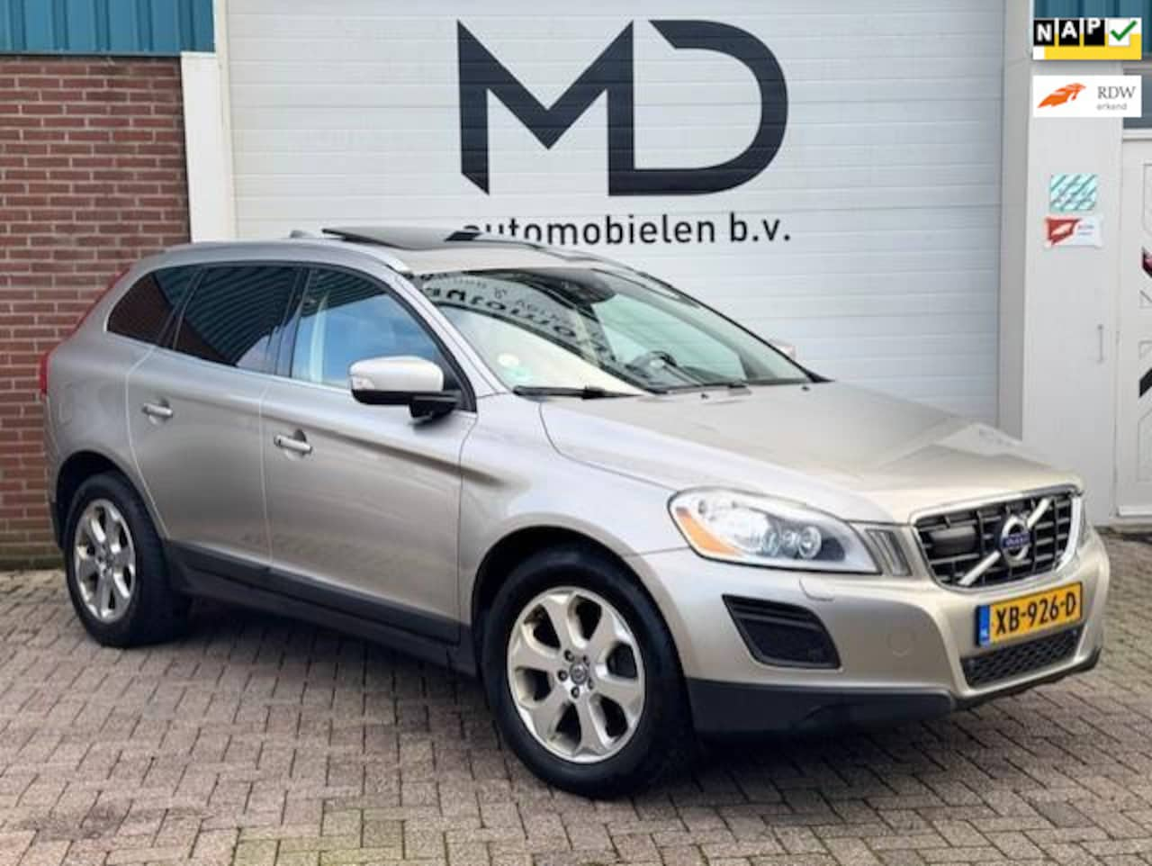 Volvo XC60 - 2.4 D5 AWD Summum - Panoramadak - Memory - Leder - AutoWereld.nl