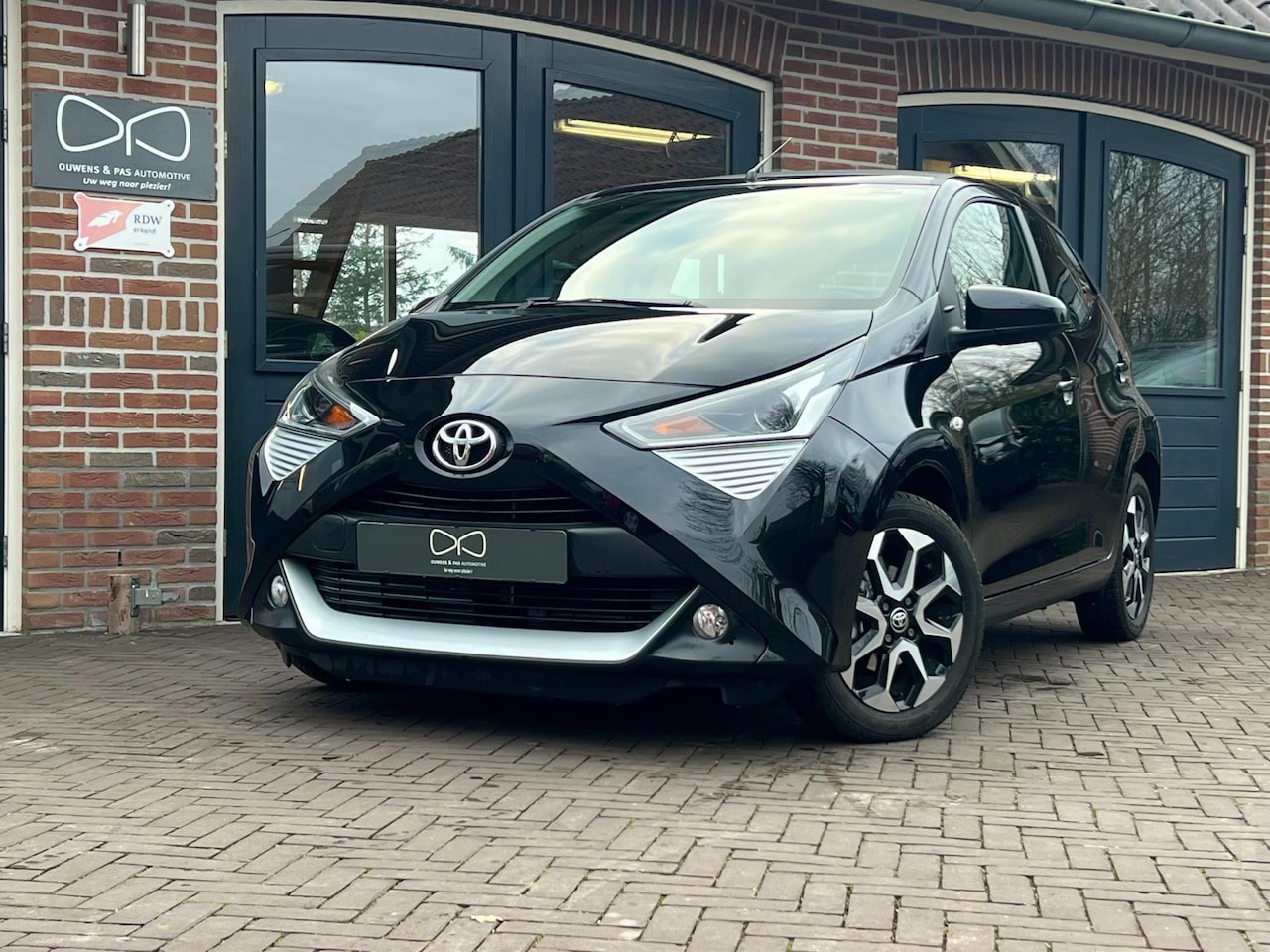 Toyota Aygo - 1.0 VVT-i x-play | OPEN DAK | CAMERA | CARPLAY | AIRCO - AutoWereld.nl