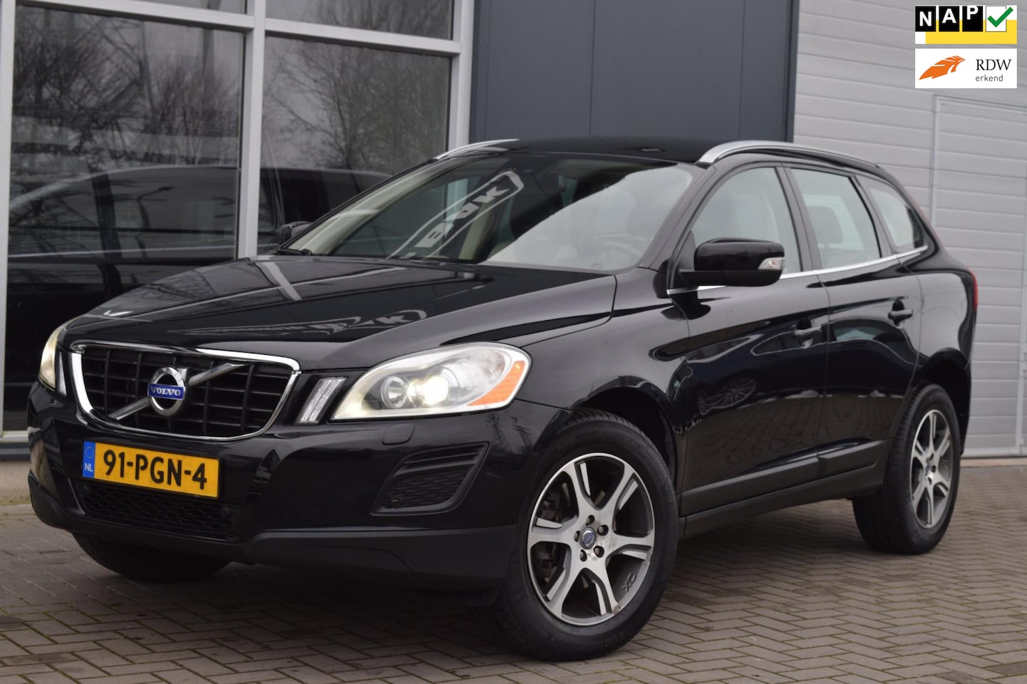 Volvo XC60 - 2.0T Summum | Automaat | Xenon | Leder | APK 2-2026 ! - AutoWereld.nl