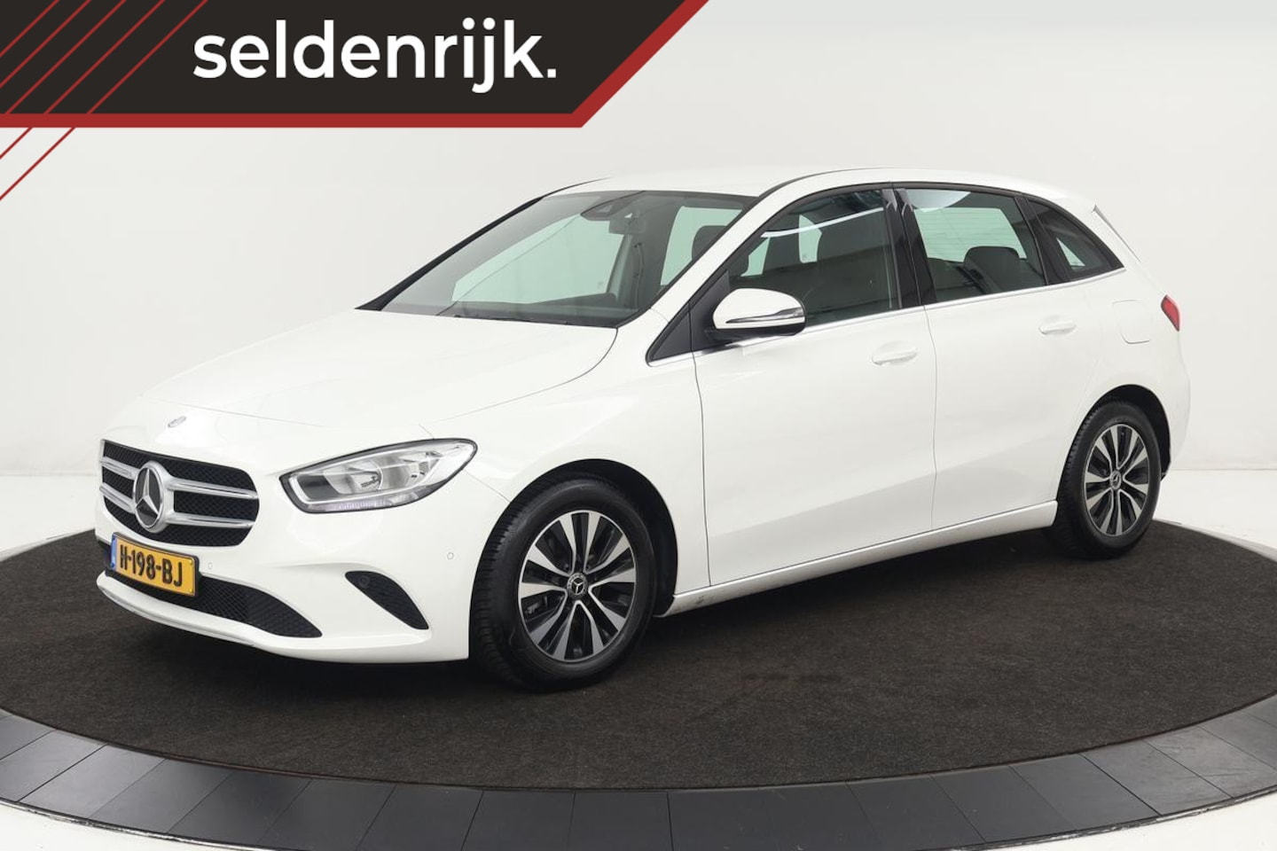 Mercedes-Benz B-klasse - 180d Business Solution | Carplay | Trekhaak | Camera | Park Assist | Half leder | Climate - AutoWereld.nl