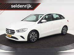 Mercedes-Benz B-klasse - 180d Business Solution | Carplay | Trekhaak | Camera | Park Assist | Half leder | Climate