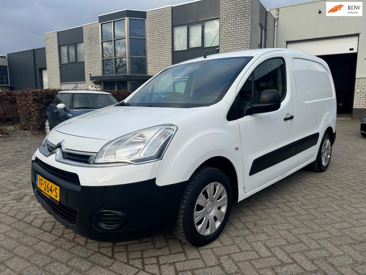 Citroën Berlingo - 1.6 e-HDI 500 Club 3 Zits Automaat Nap - AutoWereld.nl