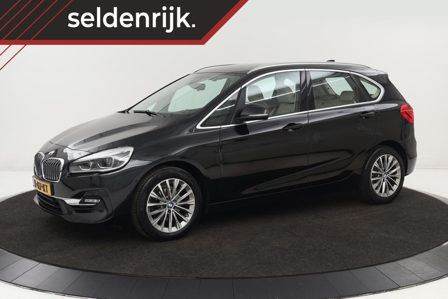 BMW 2-serie Active Tourer - 218i High Executive | Luxury Line | Leder | Stoelverwarming | Camera | Head-Up | Navigatie - AutoWereld.nl