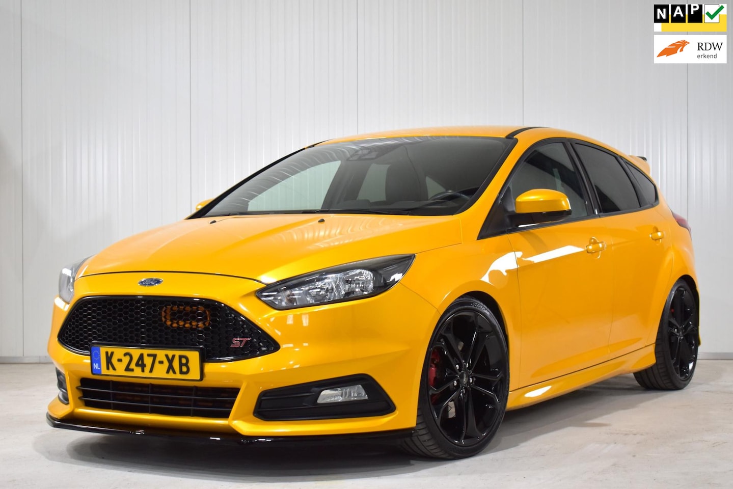 Ford Focus - 2.0 ST-3 | GLASCOATING | RECARO | MAXTON DESIGN | SONY | NAVI - AutoWereld.nl