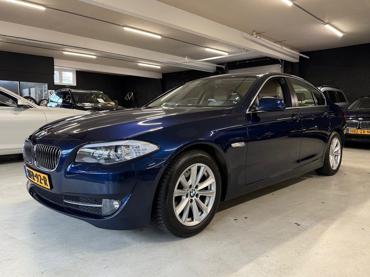 BMW 5-serie - 523i Executive - 6 Cilinder - All weather - AutoWereld.nl