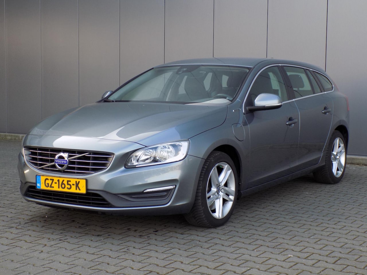 Volvo V60 - 2.4 D6 Twin Engine Momentum 2.4 D6 Twin Engine Momentum - AutoWereld.nl