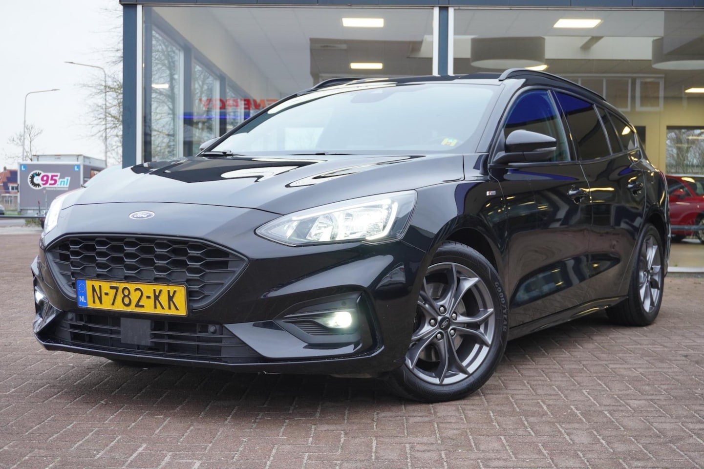 Ford Focus Wagon - 1.0 EcoBoost ST Line Business | Airco | Navigatie | Vol opties | elek. pakket | Dealerauto - AutoWereld.nl