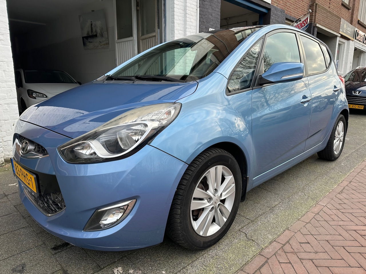 Hyundai ix20 - 1.6i i-Catcher Clima Cruise Leer Stoel Verwarming Panorama Dak - AutoWereld.nl