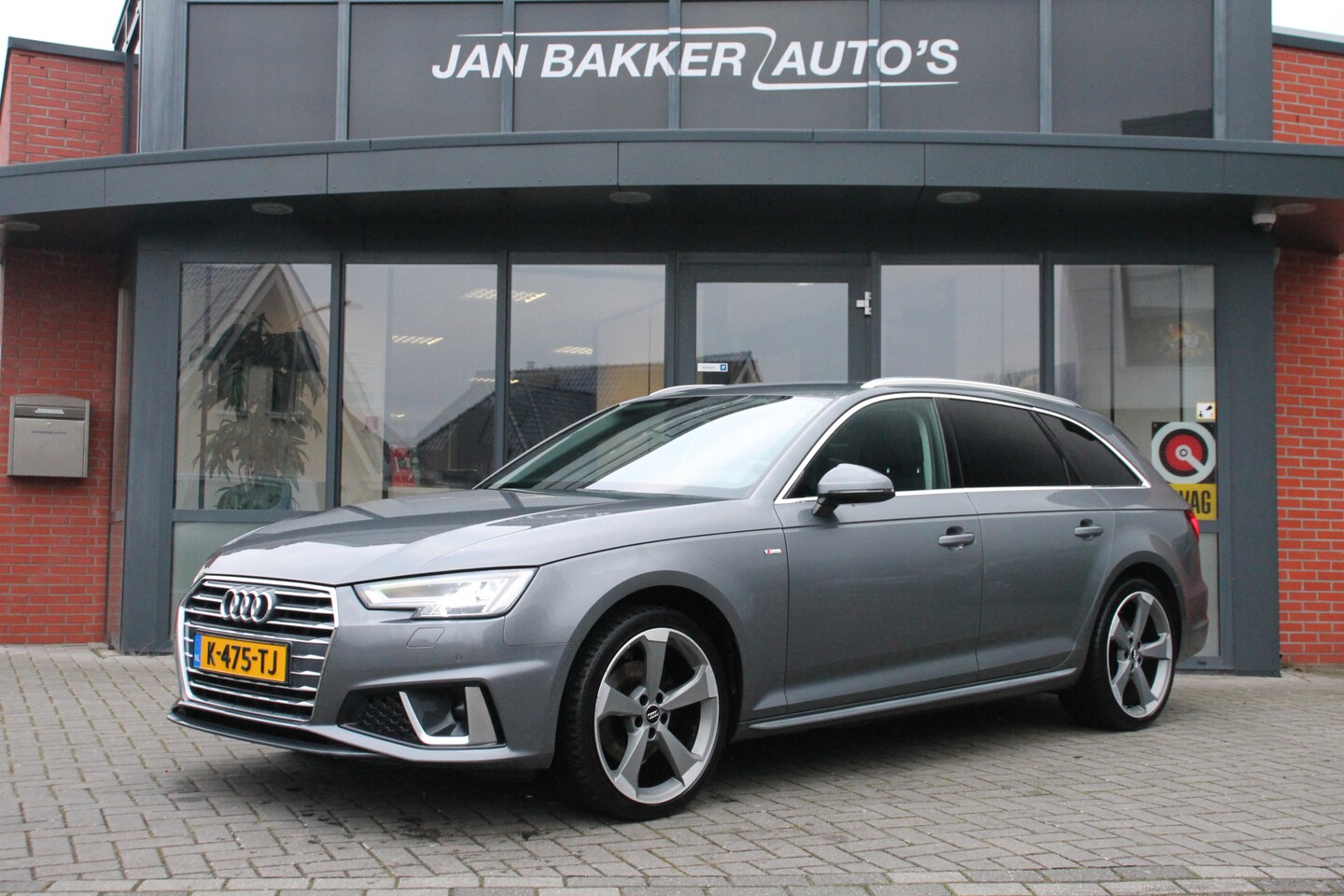 Audi A4 Avant - 35 TDI Sport S line black edition ✅ Trekhaak ✅ 18inch ✅ CarPlay ✅ Rijklaar - AutoWereld.nl