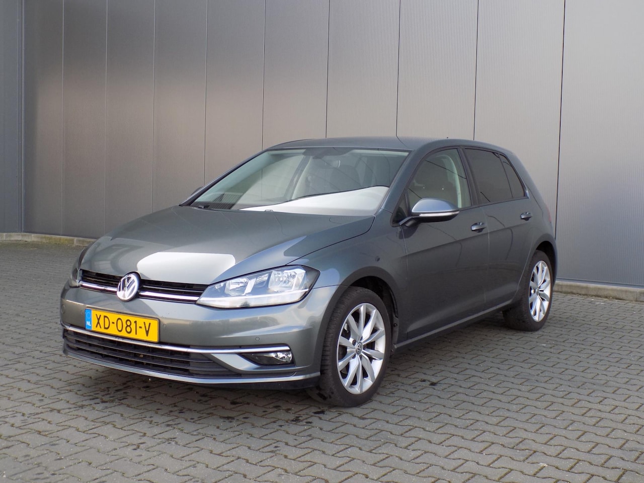 Volkswagen Golf - 1.0 TSI Highline Navigatie - AutoWereld.nl