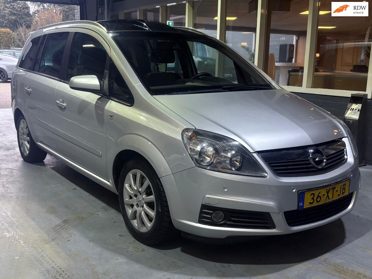 Opel Zafira - 2.2 Cosmo 2.2 Cosmo - AutoWereld.nl