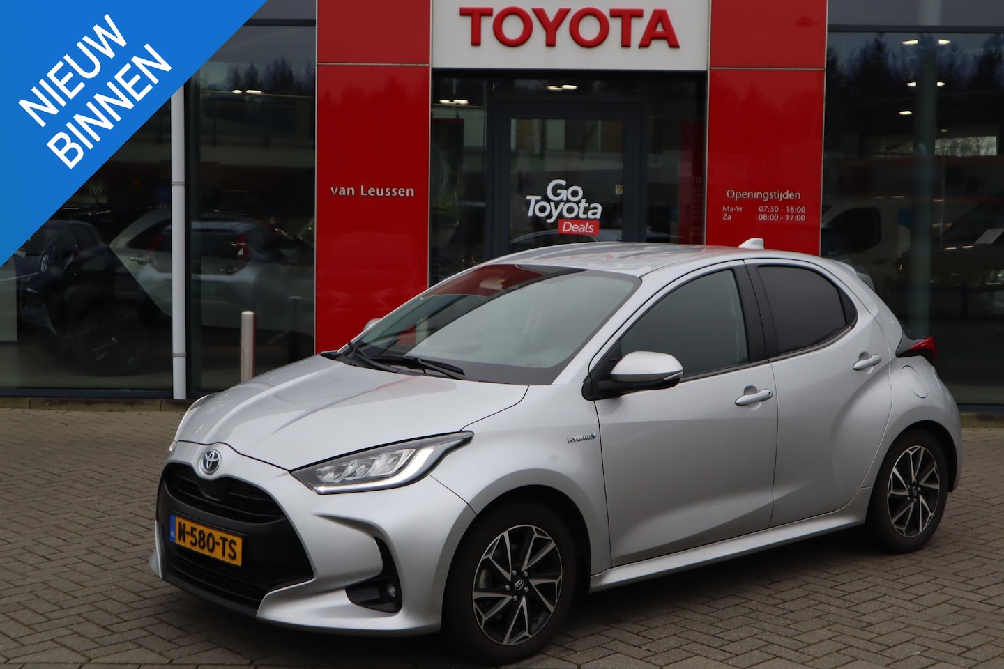 Toyota Yaris - 1.5 HYBRID DYNAMIC AFN-TREKHAAK AD-CRUISE KEYLESS NAVI LED-PAKKET APPLE/ANDROID 16"LMV PRI - AutoWereld.nl