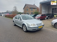 Volkswagen Bora - 1.6-16V Trendline Loop Sloop Cross Rodeo etc