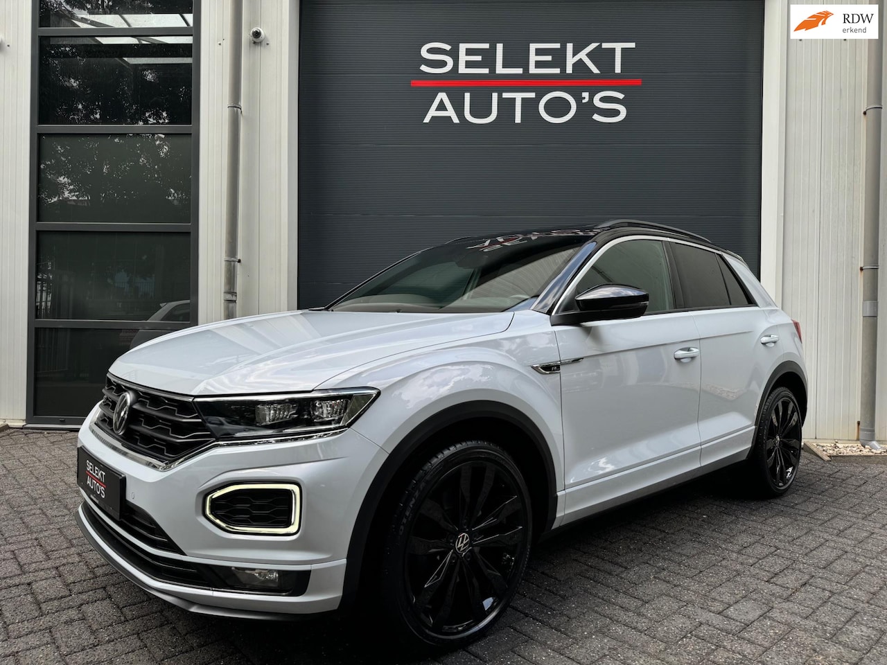 Volkswagen T-Roc - 2.0 TSI 4-Motion 3x R-Line DSG Virtual/Pano/Beats/Trekhaak/ACC/Climate/Navigatie/Bluetooth - AutoWereld.nl