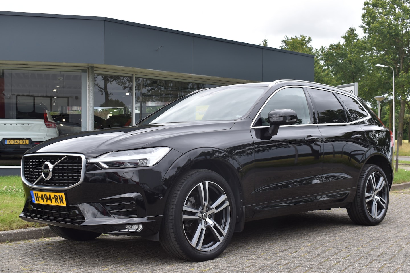 Volvo XC60 - T5 250PK AWD R-Design | IntelliSafe Surround | Stoelverwarming voor + achter | Electronic - AutoWereld.nl