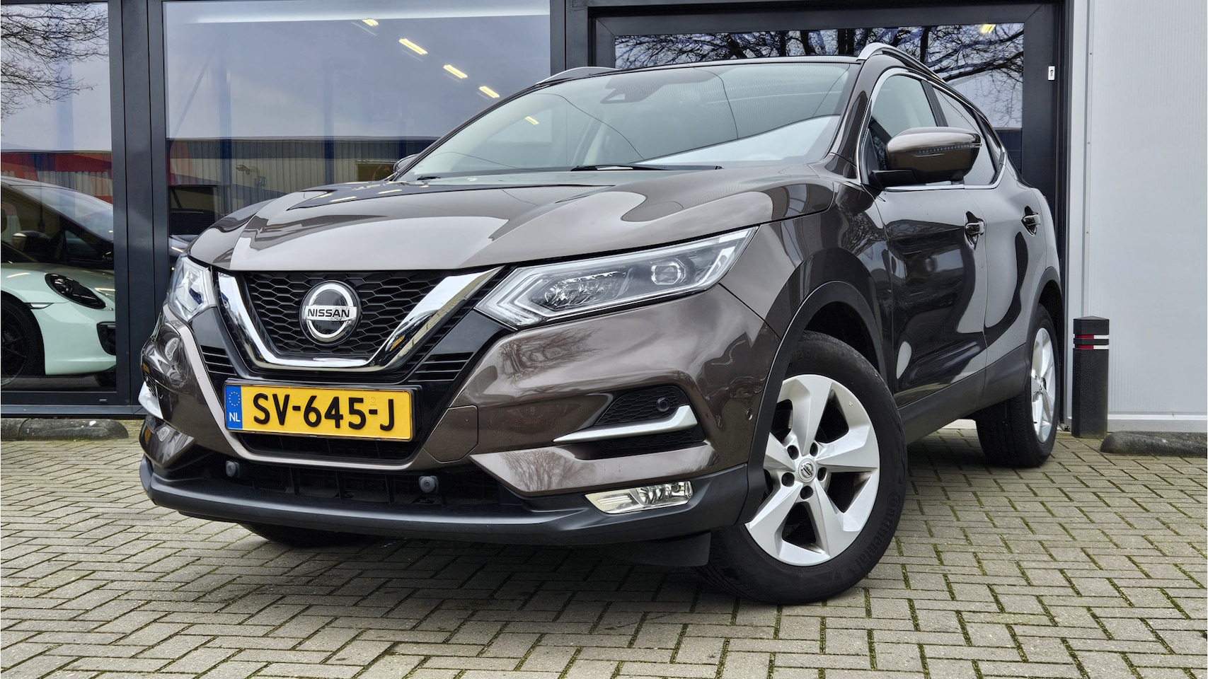 Nissan Qashqai - 1.6 Business Edition + PANO DAK + LED + BOSE + HALF LEER + 360 CAMERA - AutoWereld.nl