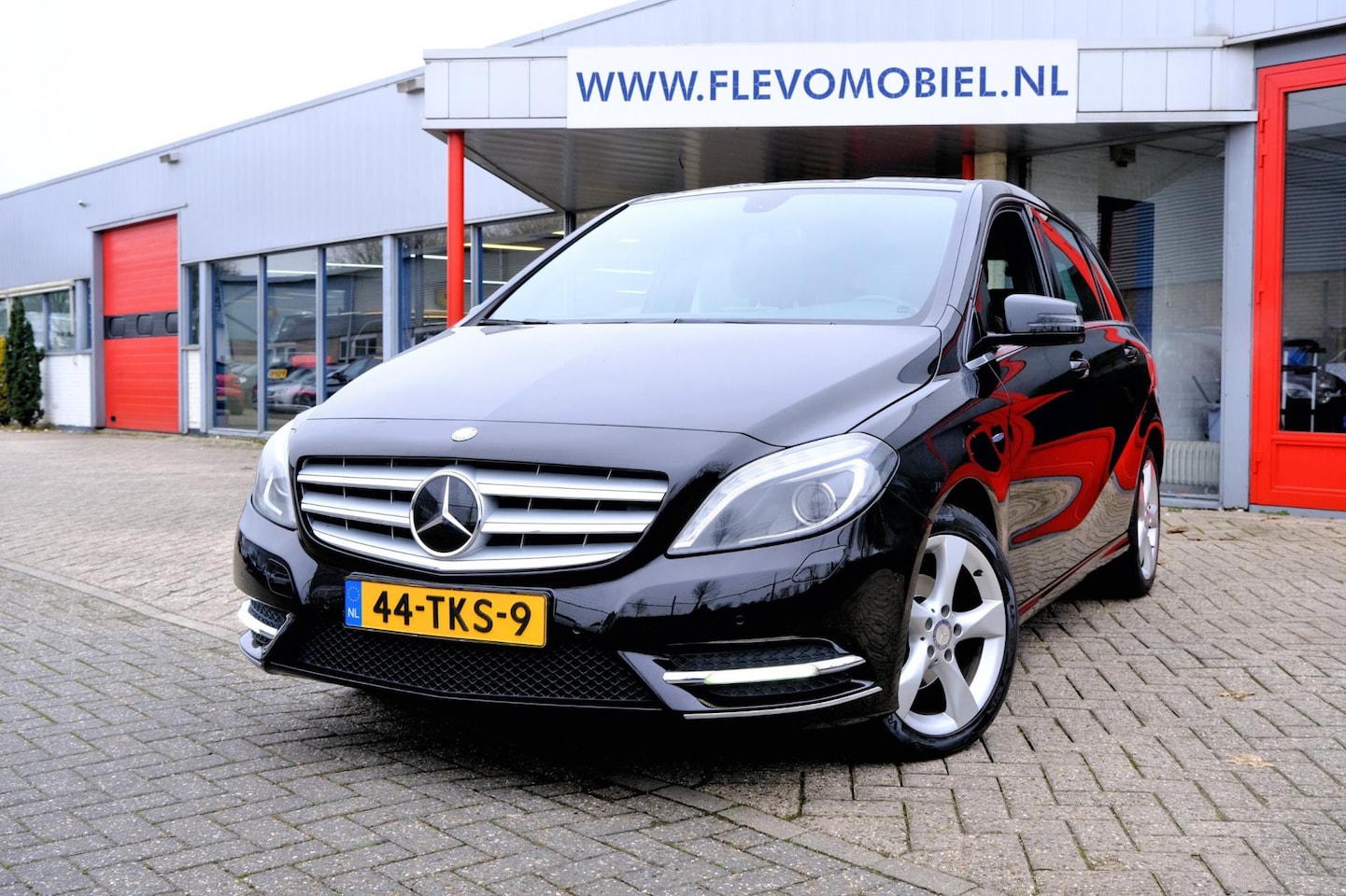 Mercedes-Benz B-klasse - 180 CDI Ambition Aut. Leder|1e Eig|Xenon|Airco|LMV - AutoWereld.nl