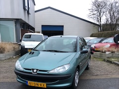 Peugeot 206 - 1.4 XT Automaat 5-Deurs Nieuwe Apk, Keurig nette en prima rijdende 206 Automaat met de mee