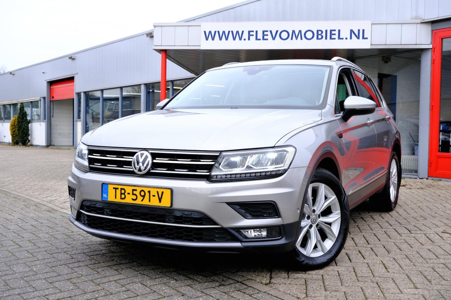 Volkswagen Tiguan - 1.4 TSI 150pk ACT Highline Aut. Pano|Navi|Virtual Displ|Adapt.Cruise|LMV - AutoWereld.nl