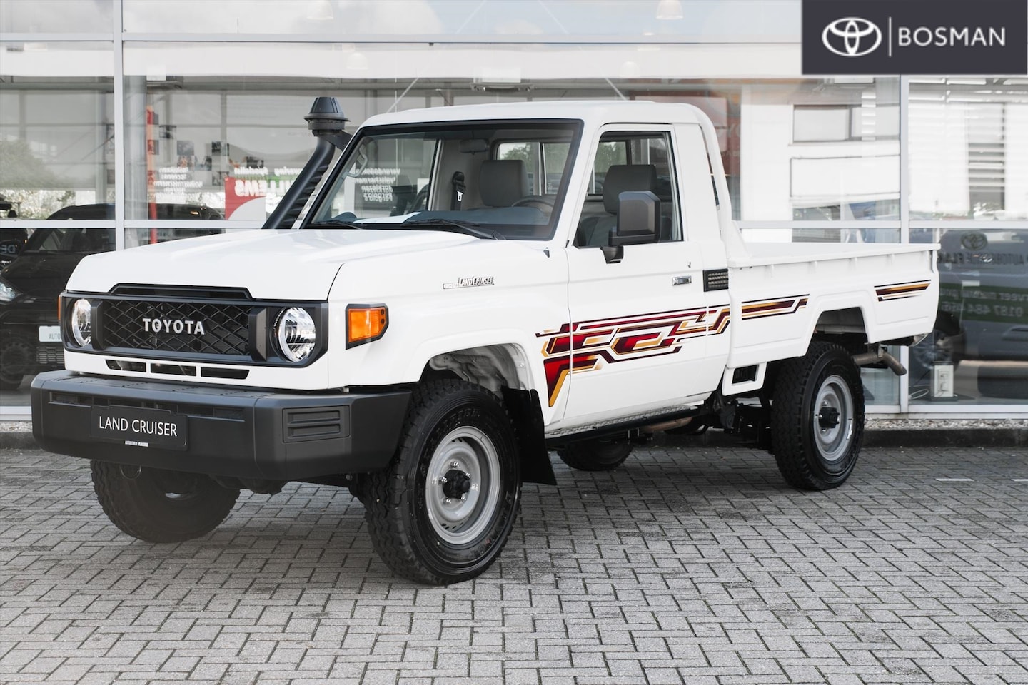 Toyota Land Cruiser - 4.0 V6 GRJ79 Single Cab M/T - AutoWereld.nl