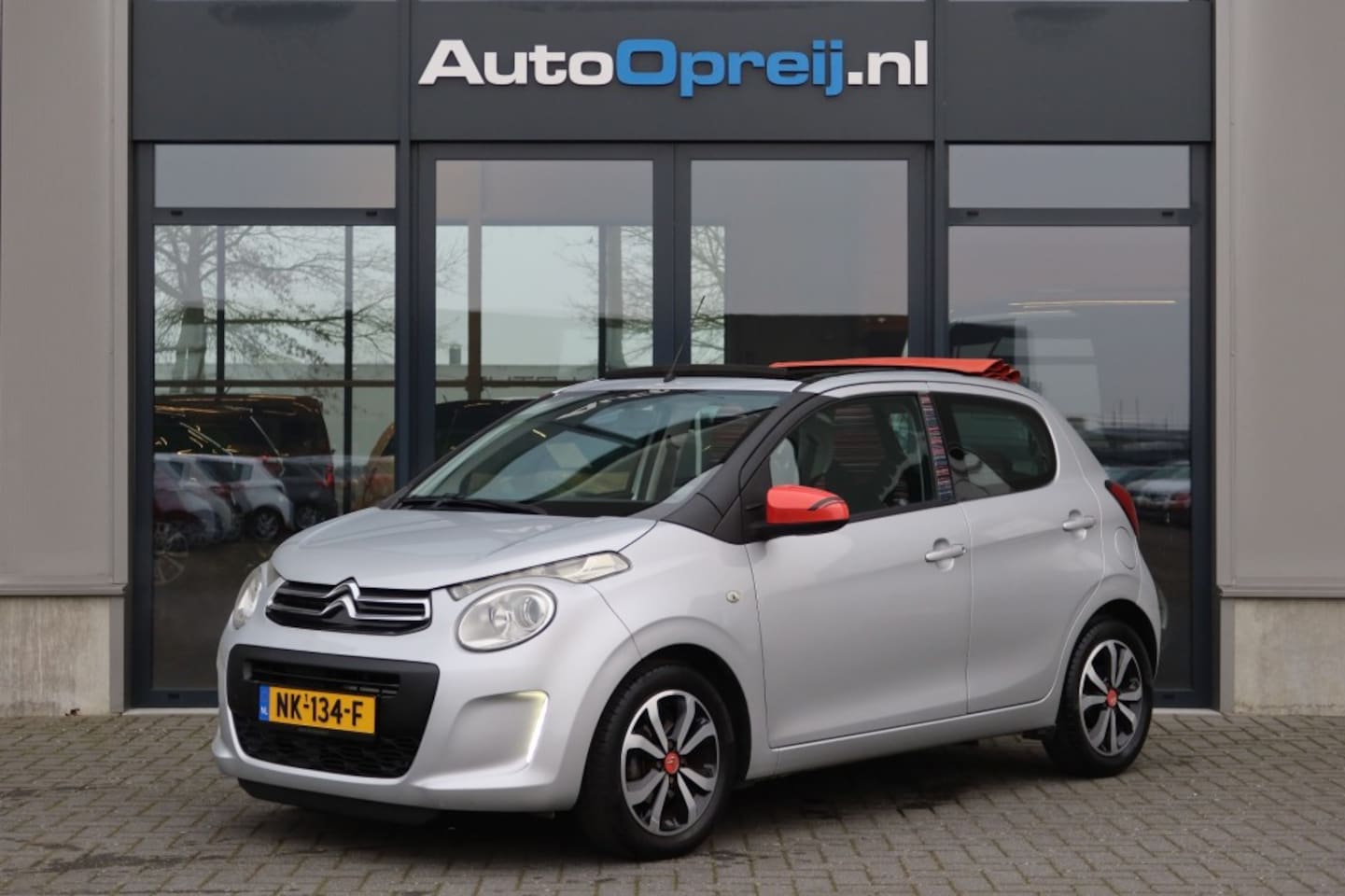 Citroën C1 - 1.2 PureTech AirScape Shine 5drs. Airco, Schuifdak, LIM, Carplay - AutoWereld.nl