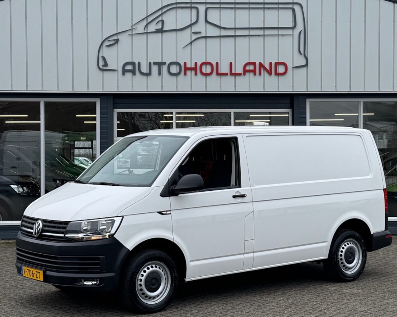 Volkswagen Transporter - 2.0 TDI 84KW 114PK EURO 6 AIRCO/ CRUISE CONTROL/ PARKEERSENSOREN - AutoWereld.nl