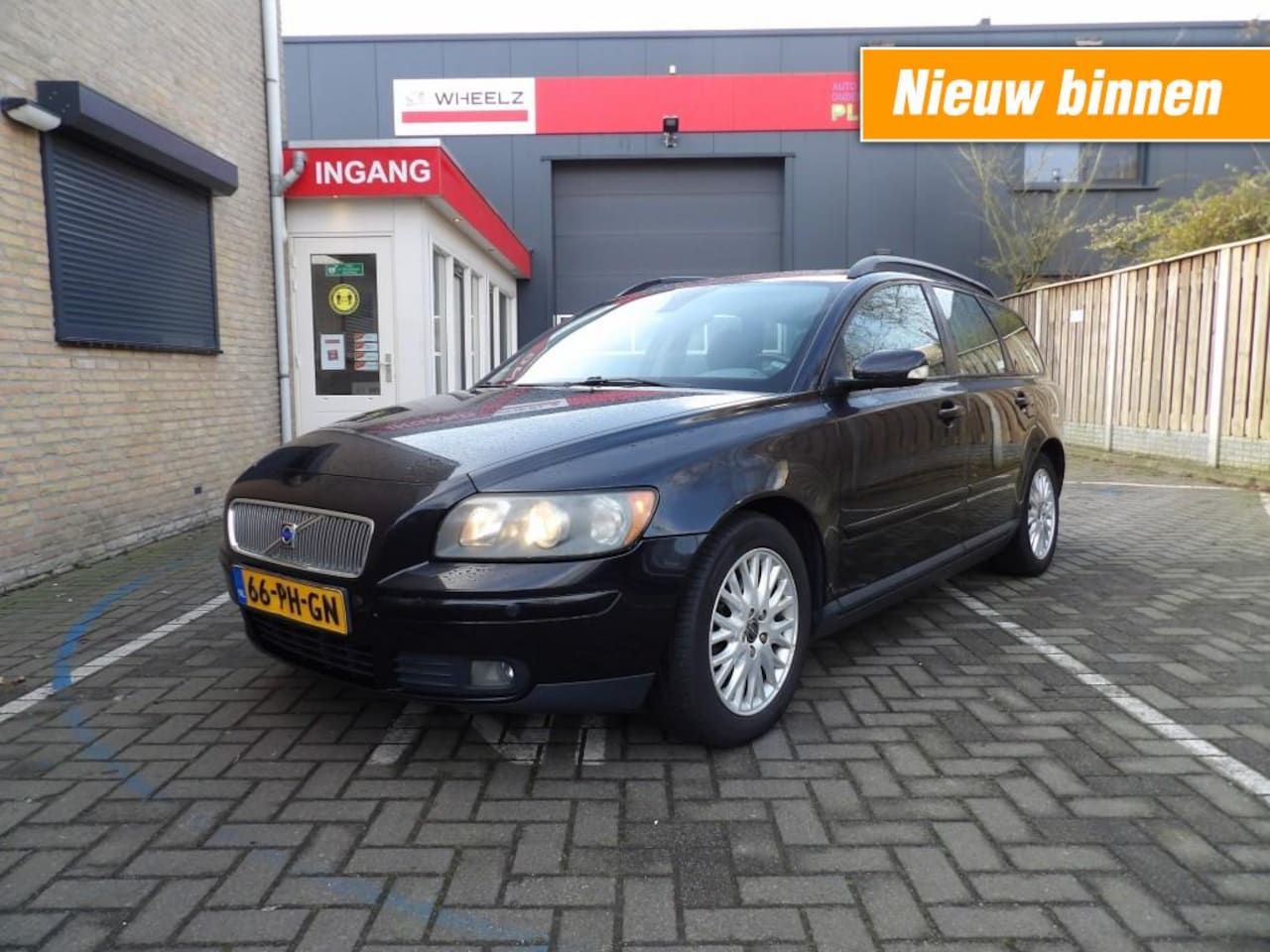 Volvo V50 - 2.4 momentum - in nette staat - complete historie - AutoWereld.nl