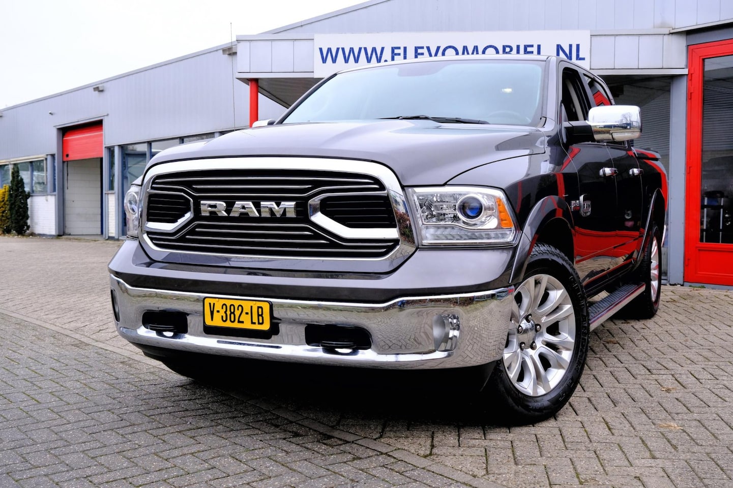 Dodge Ram 1500 - 5.7 V8 389pk Crew Cab Longhorn 4x4 LPG-G3 Aut. Pano|Leder|LMV|Navi|Cam|Lage Bijtelling! - AutoWereld.nl