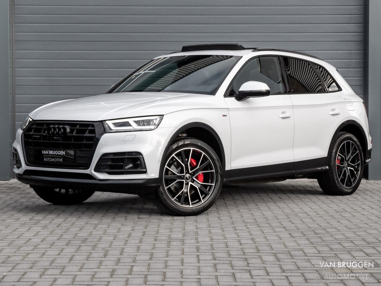 Audi Q5 - 55 TFSI e quattro Competition Pano RS-Stoelen Trekhaak 360-Camera Sfeer - AutoWereld.nl