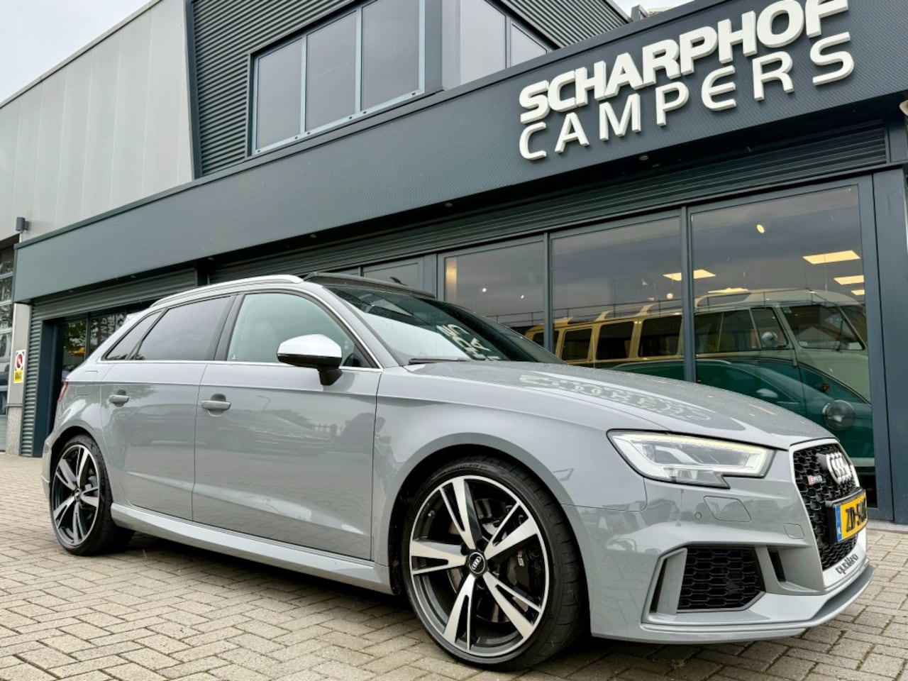 Audi RS3 - Sportback  2.5 TFSI quattro 400 PK - AutoWereld.nl