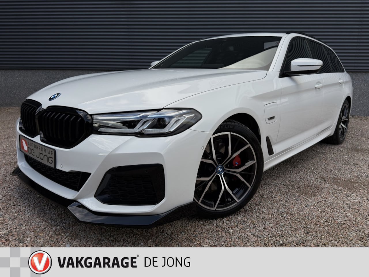 BMW 5-serie Touring - 530e Xdrive 292PK | Pano | H/K | HUD | Trekhaak | Laser | 4x Sto - AutoWereld.nl