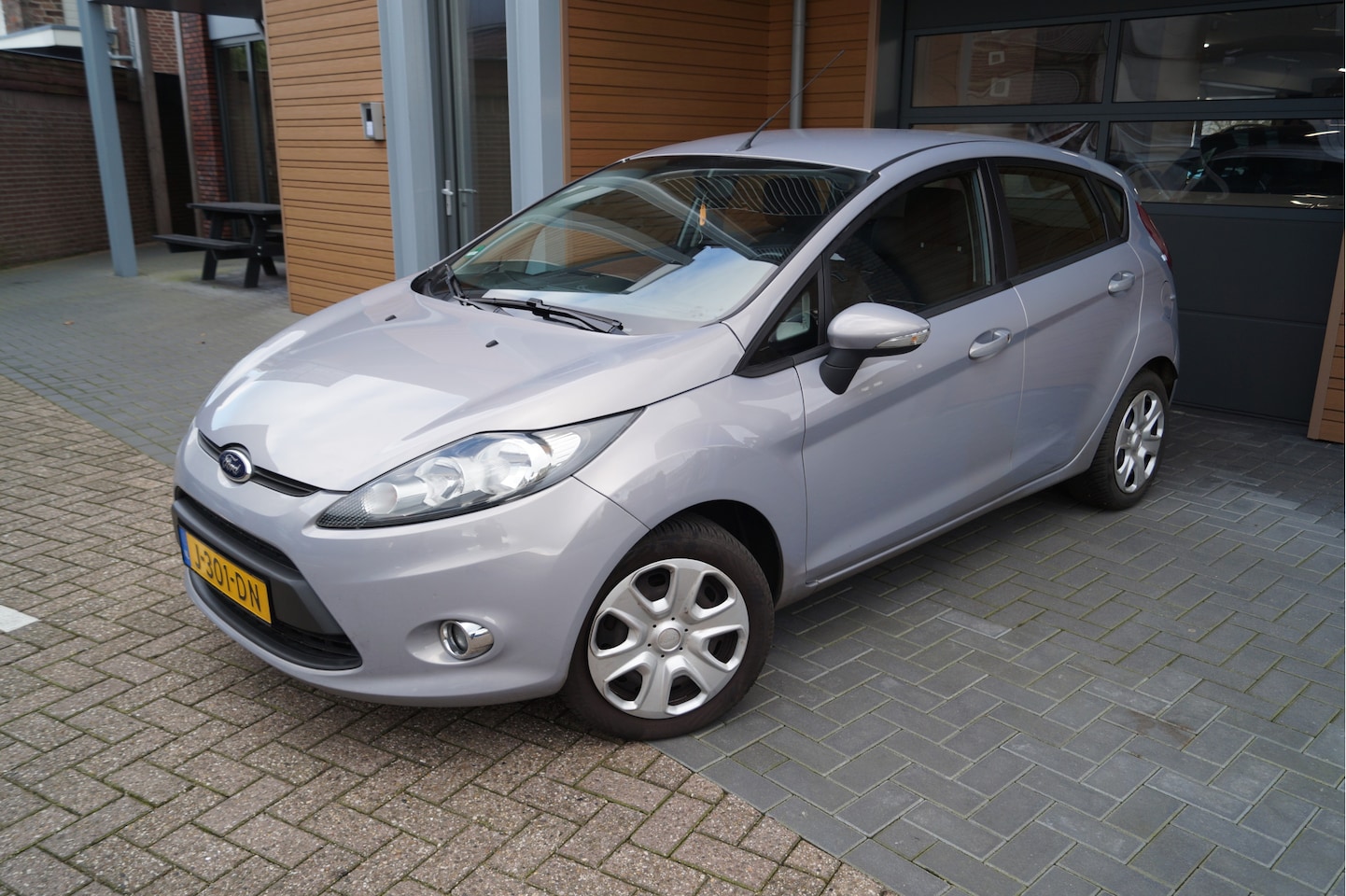 Ford Fiesta - 1.25 Trend | Airco | Elektr. pakket | PDC | All-season - AutoWereld.nl