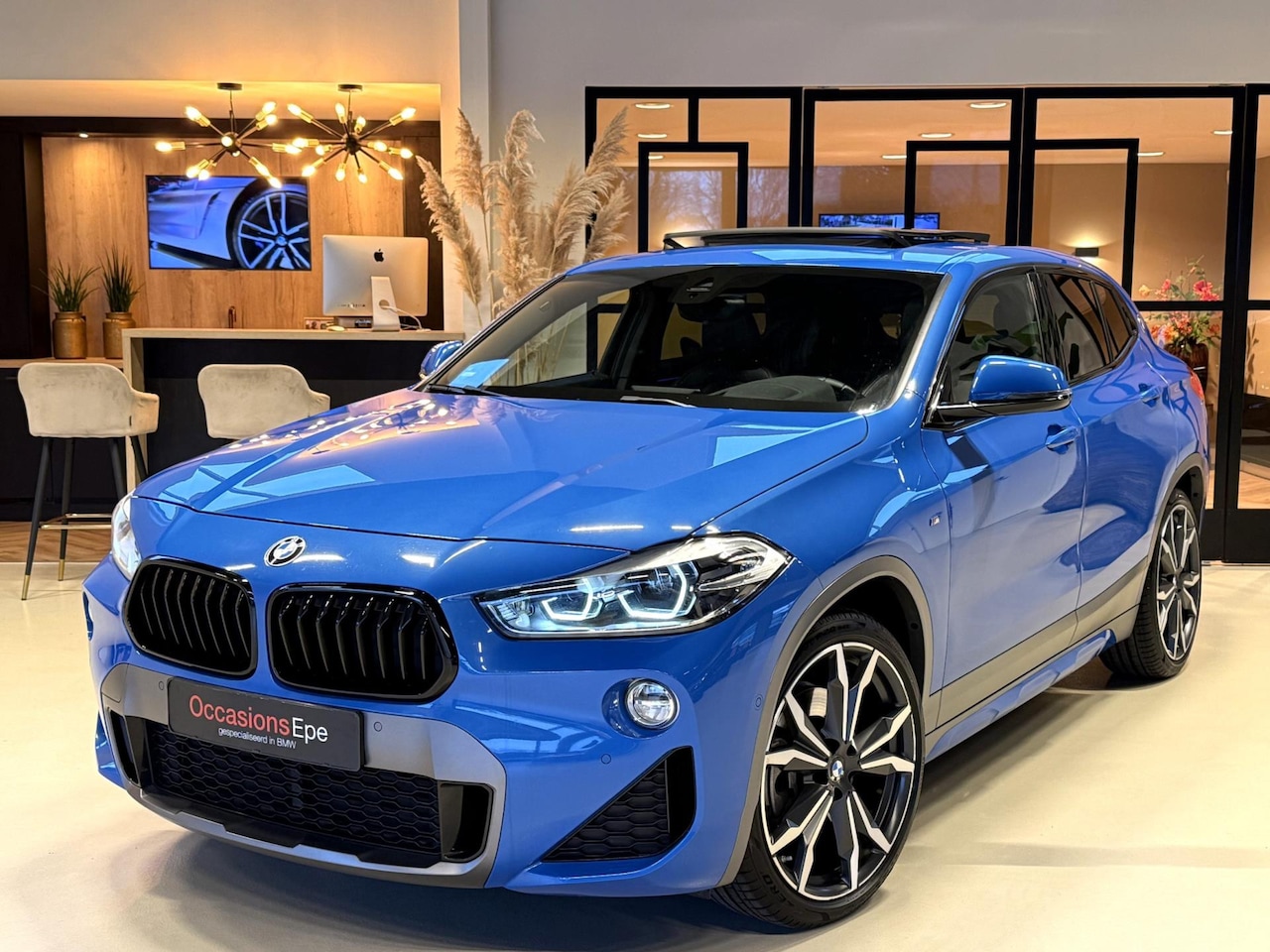 BMW X2 - SDrive20i M-Sport X Shadowline Panorama Misano Blau - AutoWereld.nl