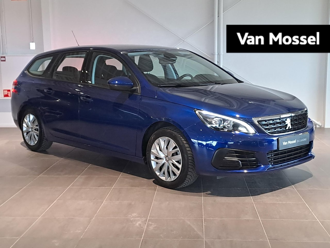 Peugeot 308 SW - 1.2 PureTech Blue Lease | Navigatie | Parkeersensoren | Trekhaak - AutoWereld.nl