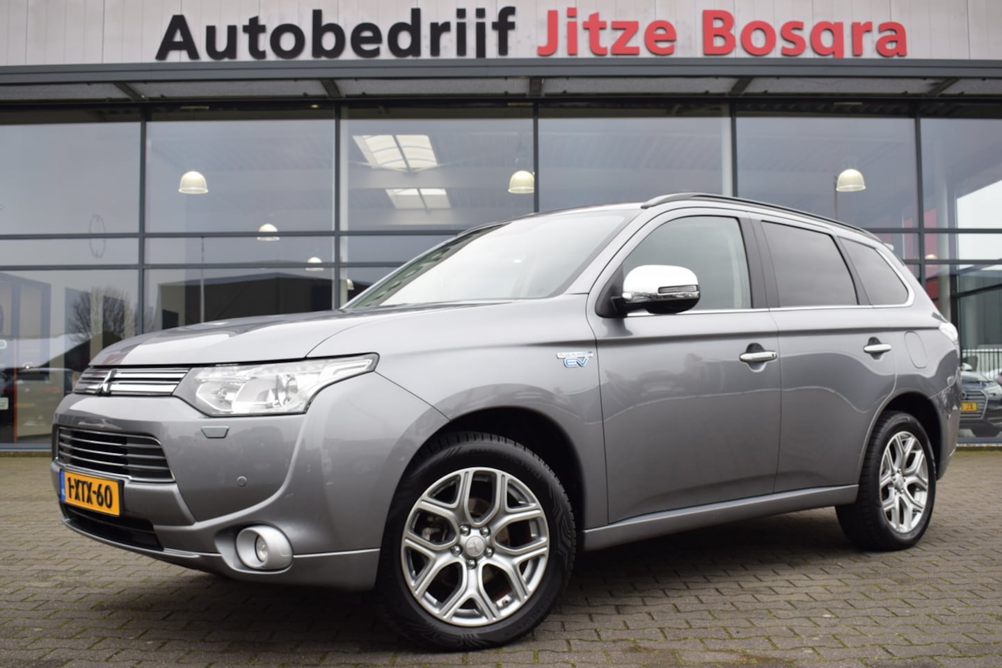 Mitsubishi Outlander - 2.0 PHEV Executive Edition Half Leder | Xenon | Full Map Navi | Telefonie | Camera - AutoWereld.nl