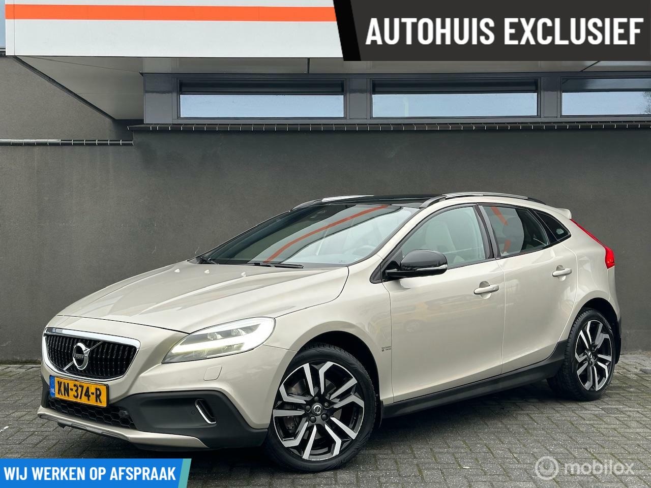 Volvo V40 Cross Country - 1.5 T3 Aut. Summum / 1 jaar garantie - AutoWereld.nl