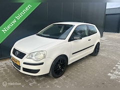 Volkswagen Polo - 1.2 Trendline /NIEUWE APK/AIRCO/