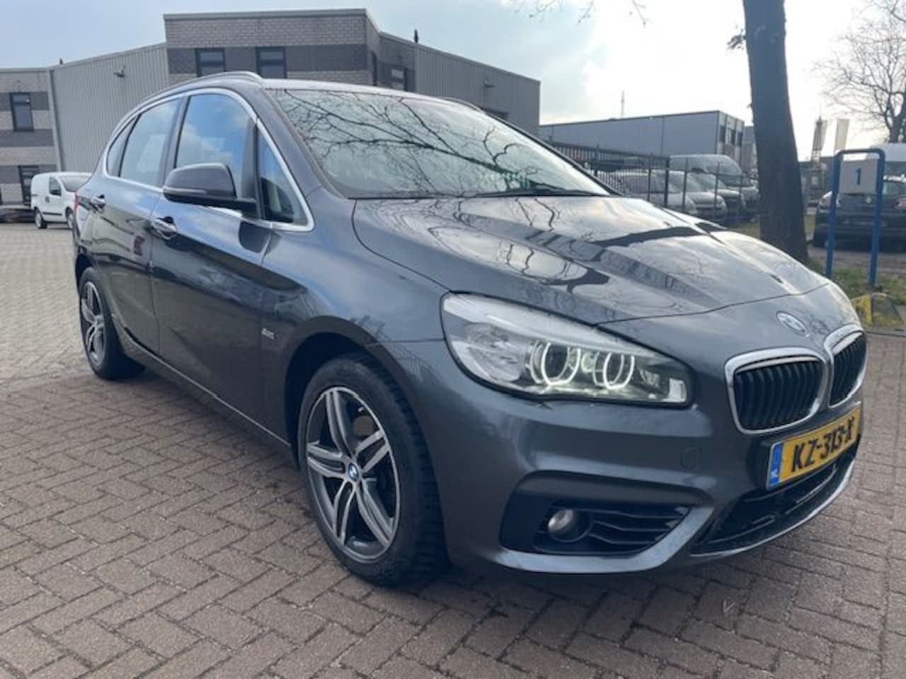 BMW 2-serie Active Tourer - 216d Corporate Executive Sport Automaat Airco/ECC,Camera,Navigatie - AutoWereld.nl