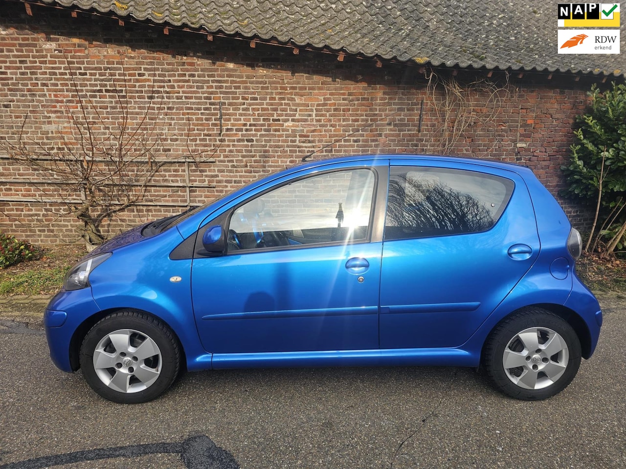 Toyota Aygo - 1.0-12V Dynamic Blue 1.0-12V Dynamic Blue - AutoWereld.nl