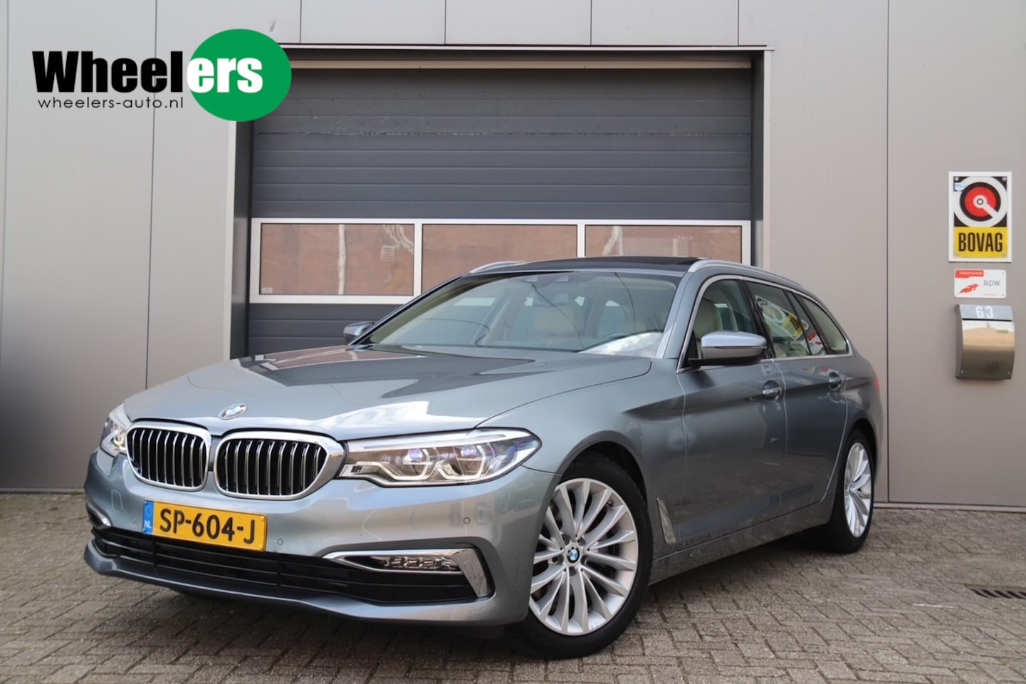 BMW 5-serie Touring - 520i Corporate Lease High Executive Panorama-dak, Leder, Sportint. - AutoWereld.nl